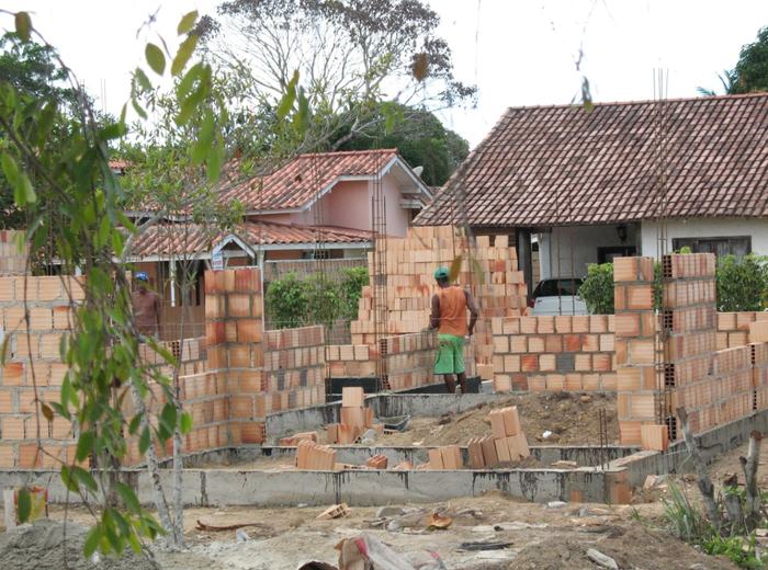 Alvenaria e estrutura em andamento