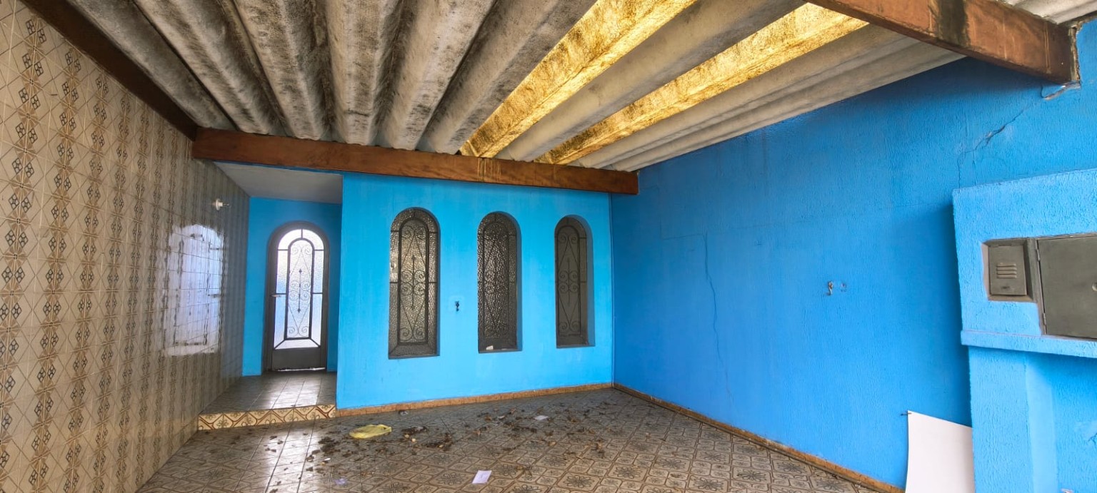 Garagem e entrada atual do imóvel à venda