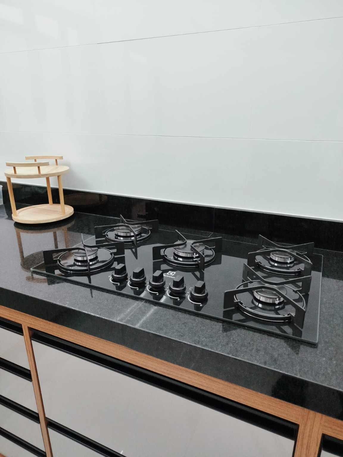 Detalhe da cozinha e bancada finalizada