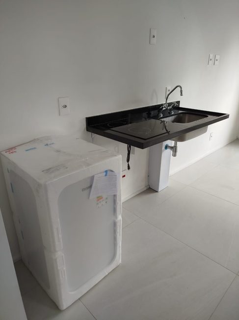 Studio 20 m² antes da reforma - ambiente sem finalização